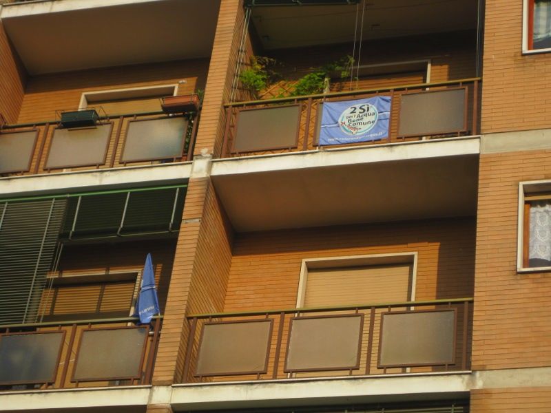Bandiere sui balconi
