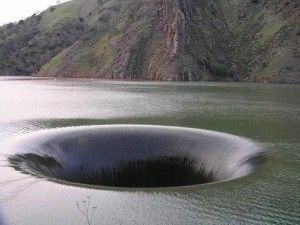 L'acqua non tappa i buchi